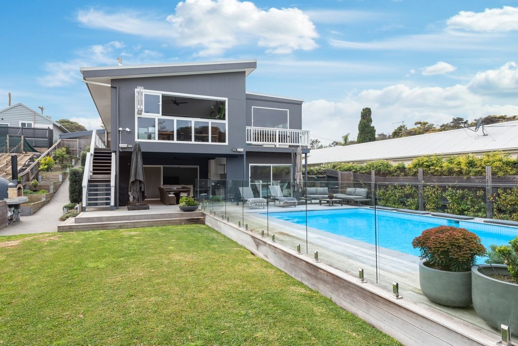 Blair Rise – 6 BR home, solar heated swimming pool gallery image 3