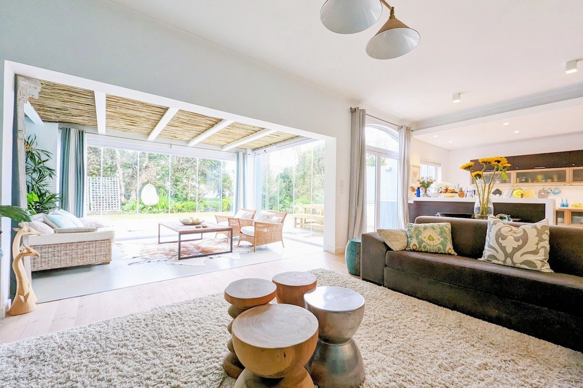 Camps Bay Beach Villa Home+Pool, Garden & Solar gallery image 2