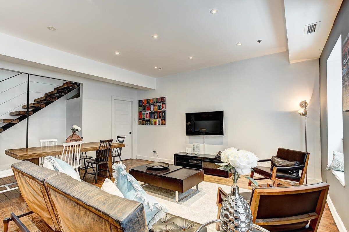 Penthouse 2 level|3beds-2BA|Old Mtl gallery image 3