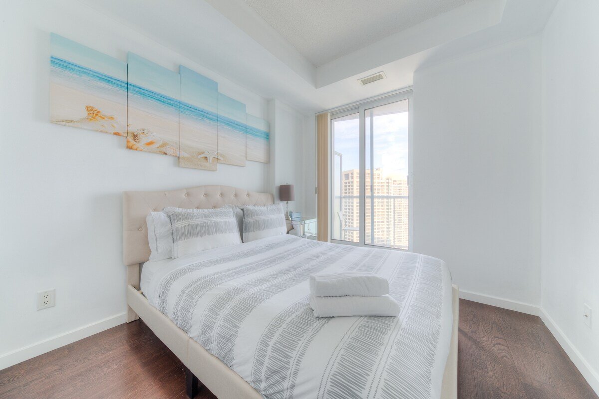 Harbourfront – Lakeview, 3 Bedrooms + Free Parking gallery image 4