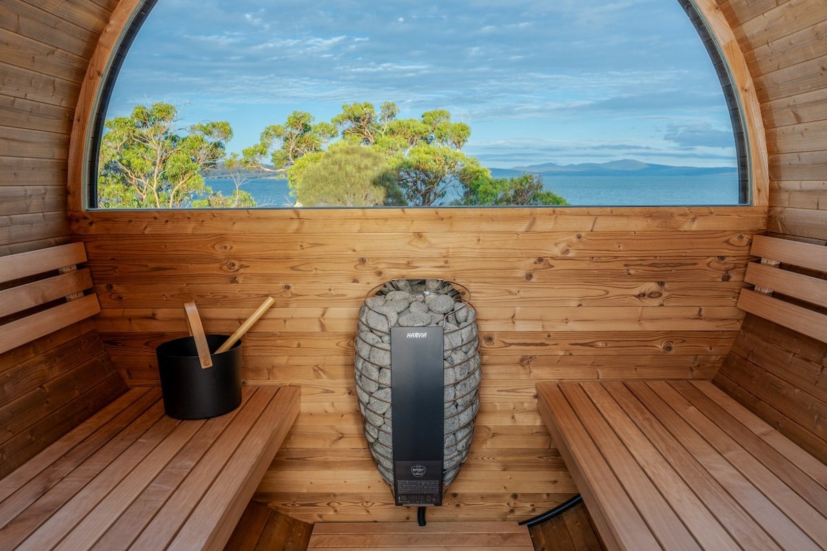 Waterfront ‘Tupelo’ with Sauna on Primrose Point gallery image 3