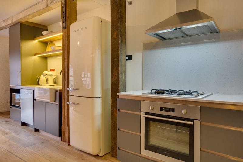 4 Bedroom Luxury Waterfront Apartment in Hobart gallery image 4