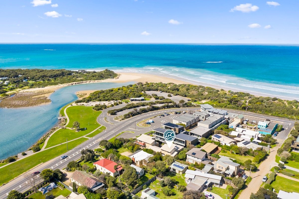 Retro Twist , Modern Town House gallery image 2