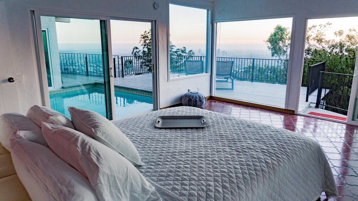 Hollywood Hills jetliner views among the stars gallery image 3