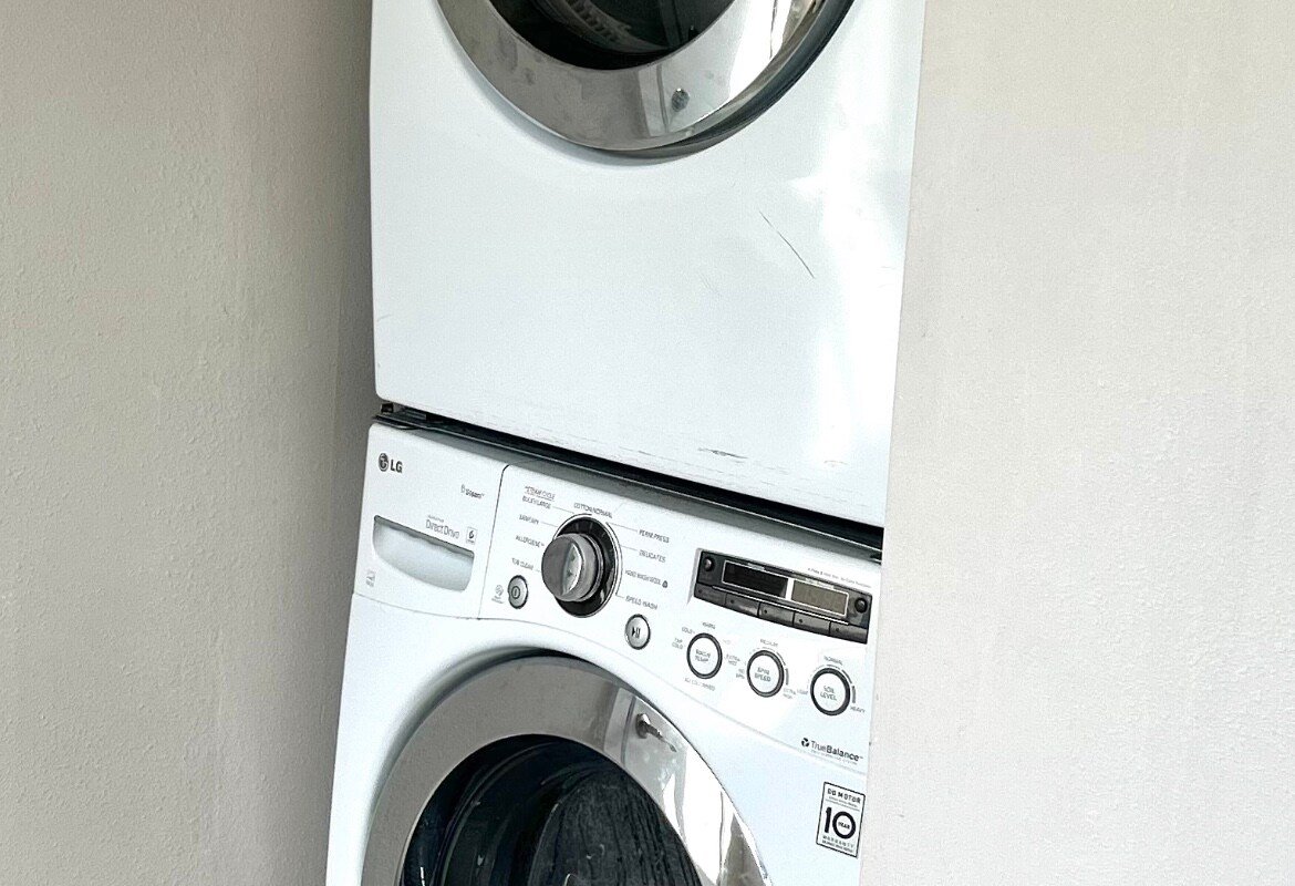 Cozy 3 bedroom house! gallery image 5