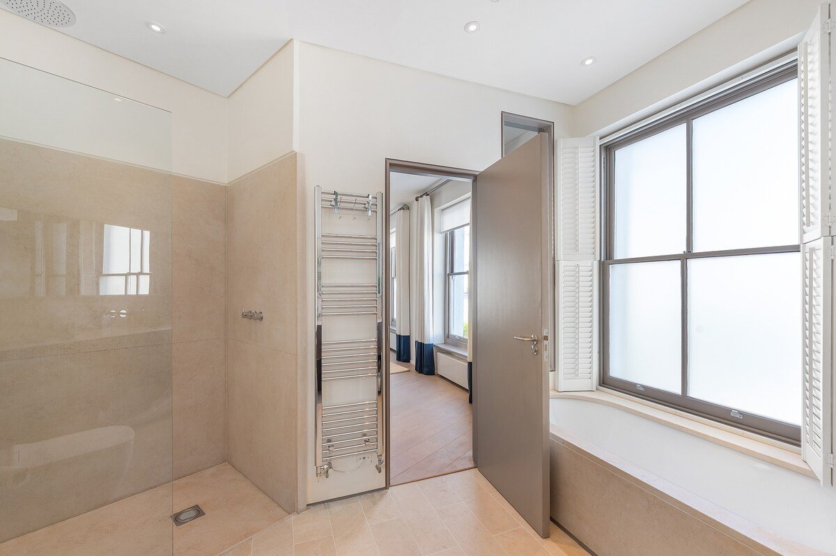 New Refurbishment w AC and Roof Terrace nr Portobe gallery image 2