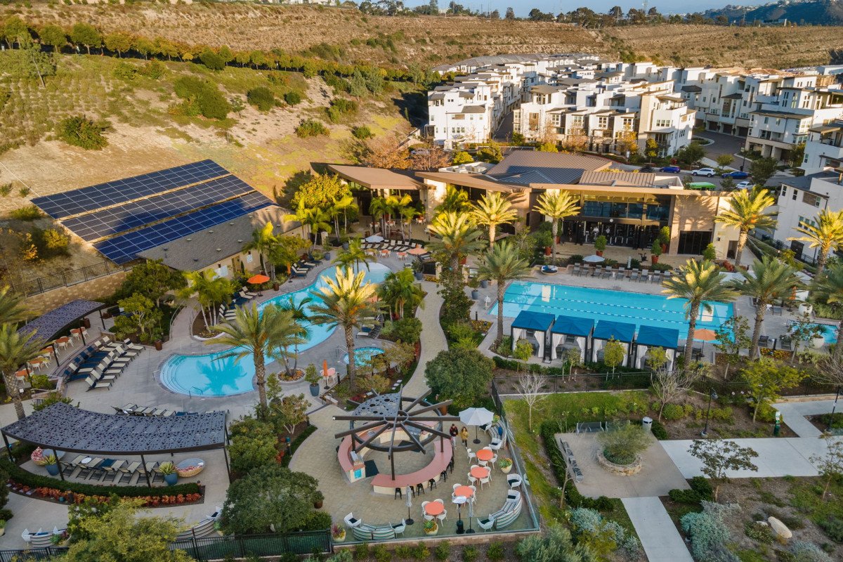 NEW Luxury Townhouse + Rooftop Deck