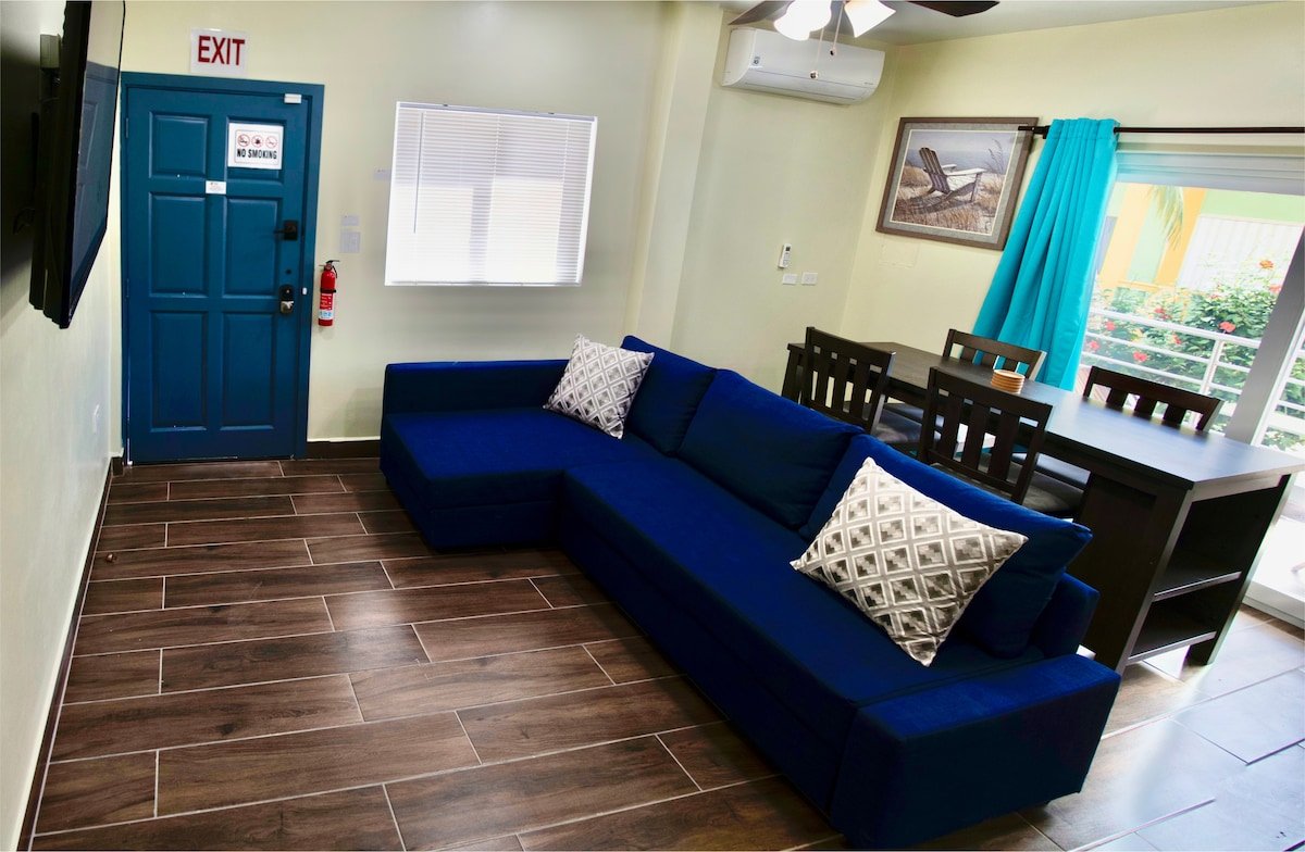 Upscale Comfort & Work-Friendly gallery image 4