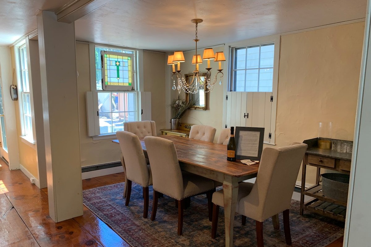 Heart of Newport; Alexander Hamilton slept here! gallery image 5