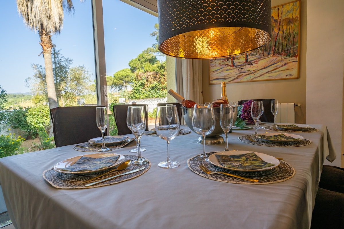 Villa Lux Gallery – Family, Private Pool, BBQ, A/C gallery image 3