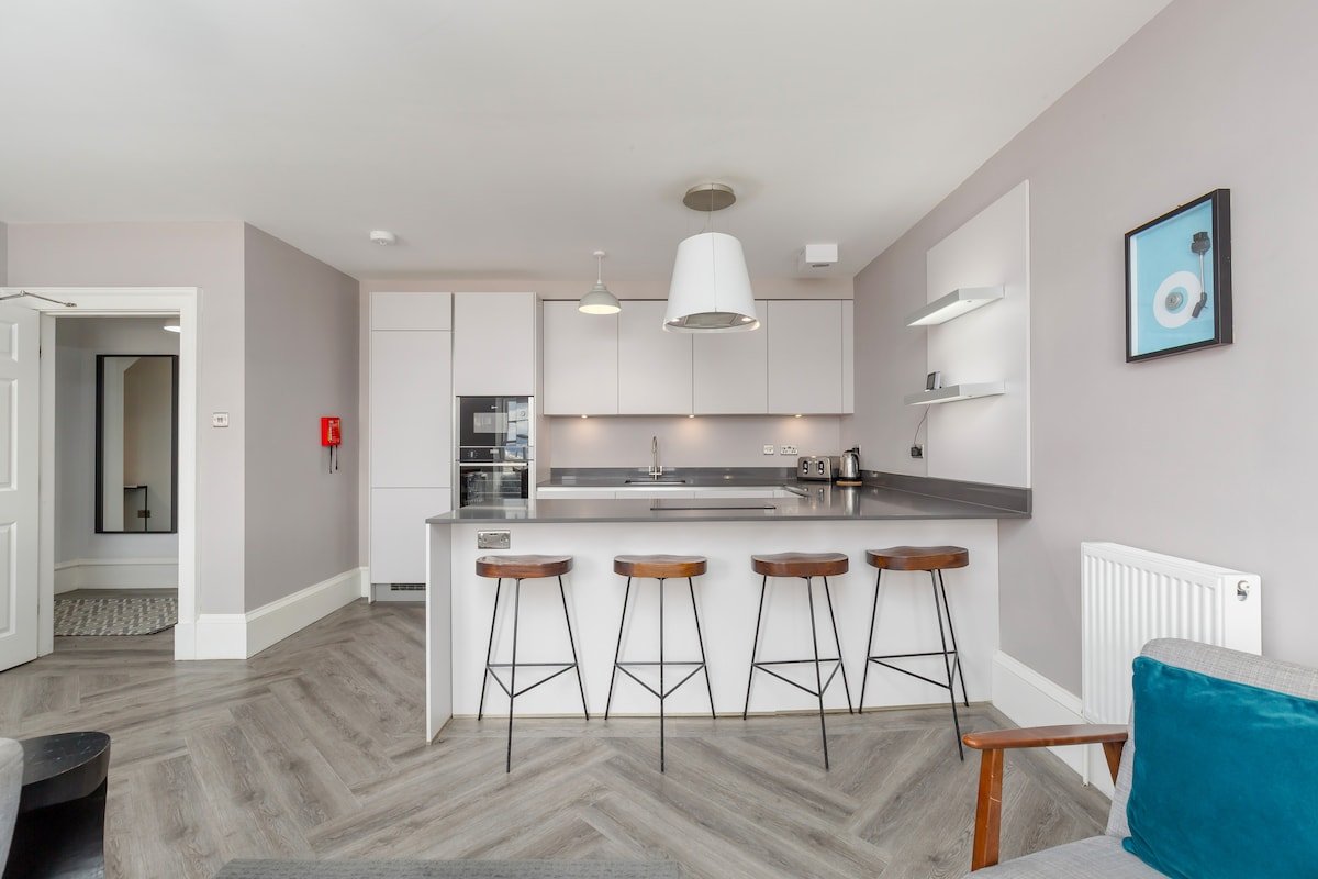 York Place City Centre 5 bedroom deluxe Apartment gallery image 5