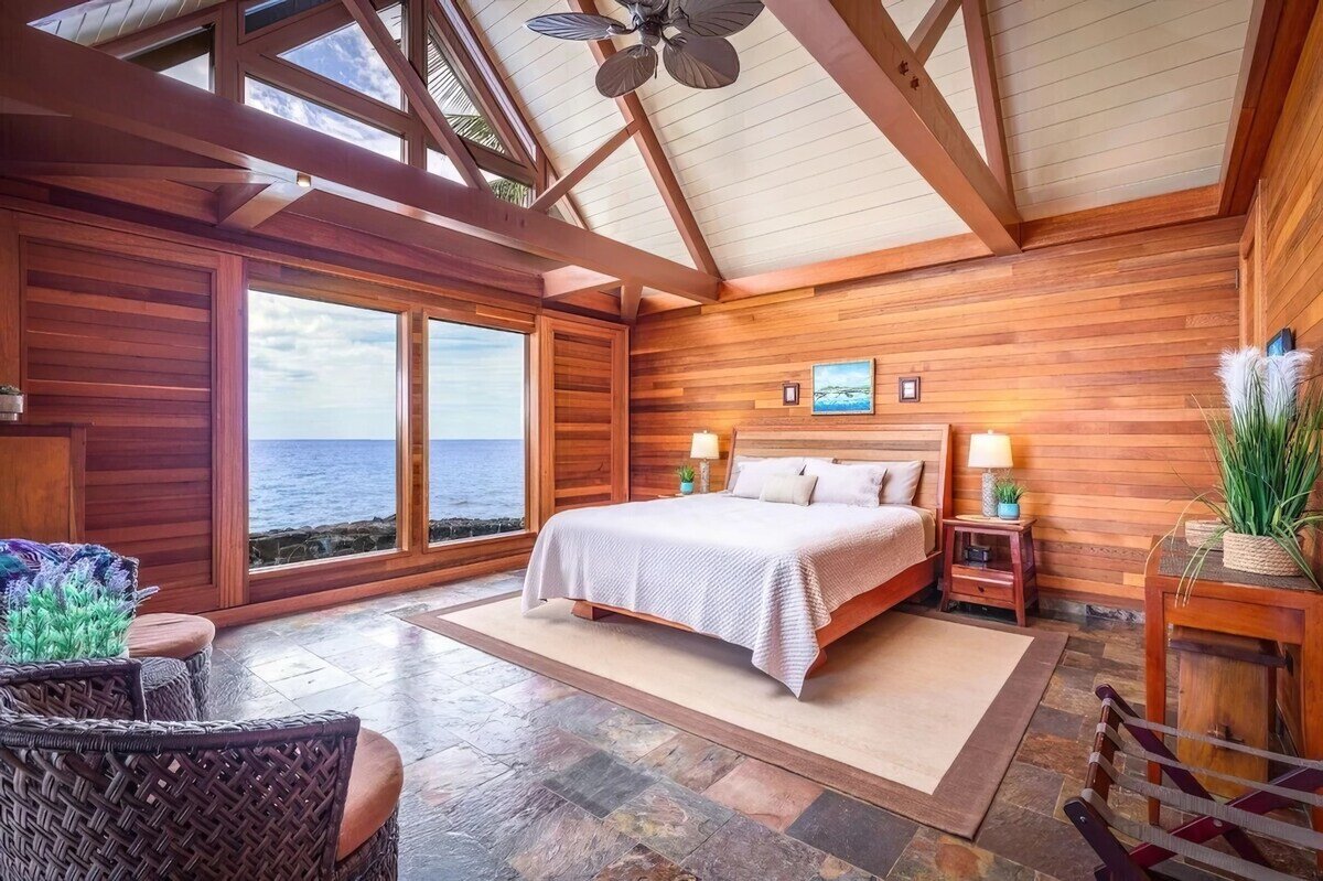 Alii Dr. Oceanfront 3BR — Winter Dates Open gallery image 3