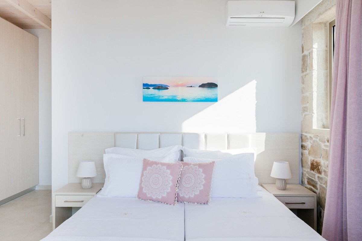 Poolside Villa with Spectacular Ocean Views gallery image 5