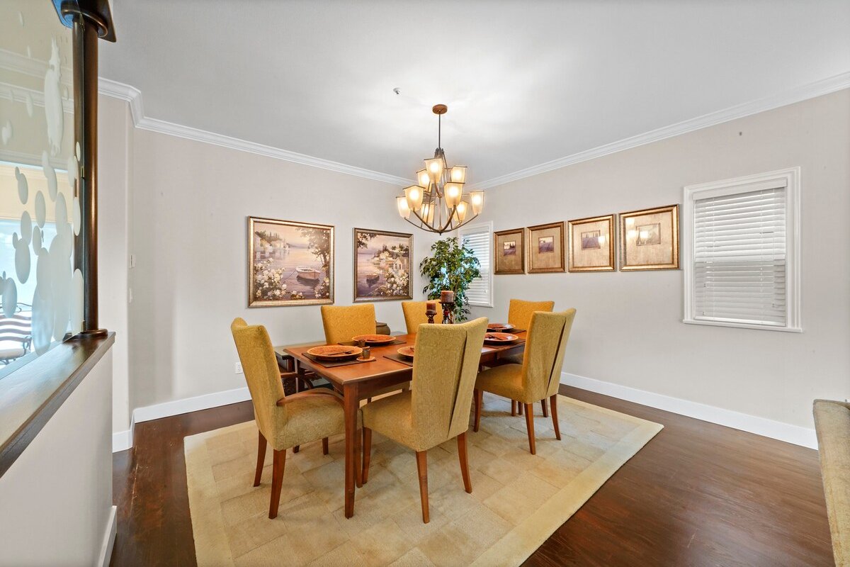 Gorgeous Trafalgar House 6br/4ba/EV gallery image 5