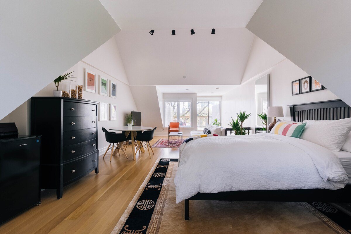 Beautiful Century Home gallery image 3