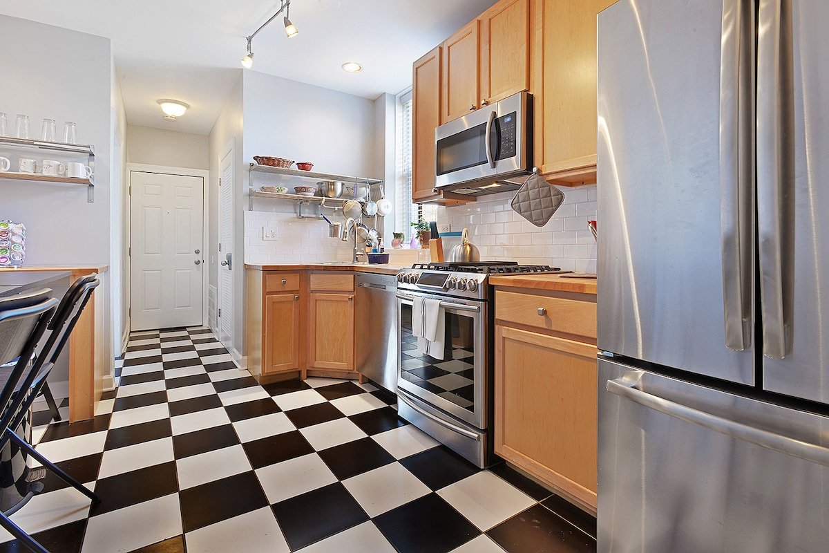 ❤︎ 1,800ft² Parking ⎜ Workspace ⎜ W/D ⎜Full Kitch gallery image 5