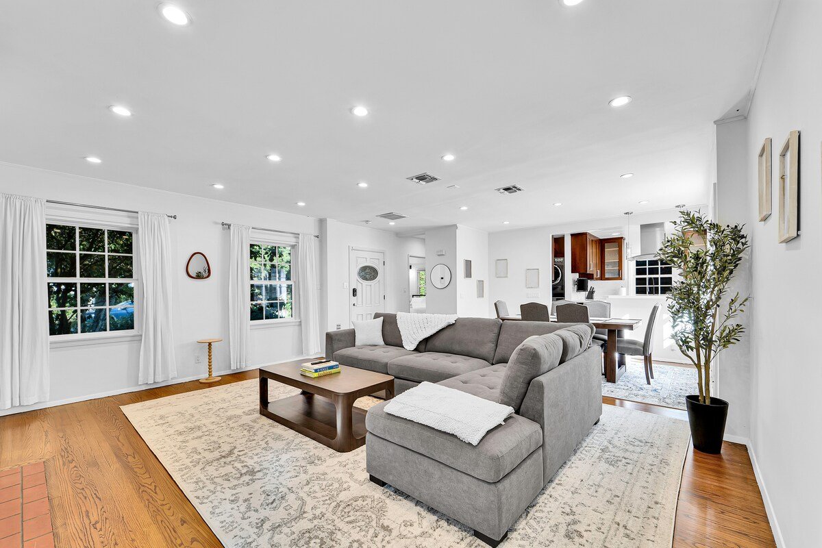 charming 3 bedroom luxury house, walk to UCLA gallery image 3