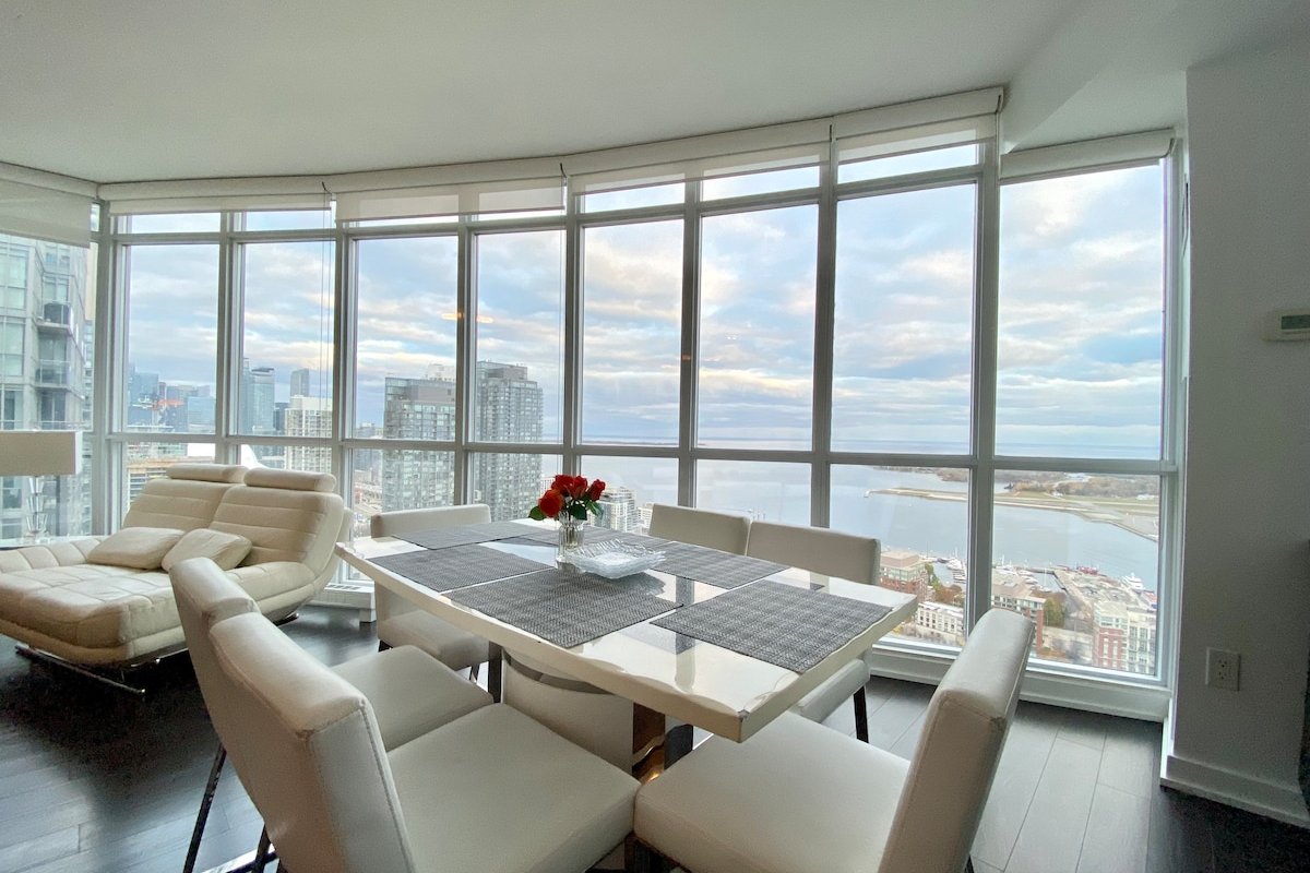 Panoramic Bright Lakeview Condo Free Parking gallery image 4