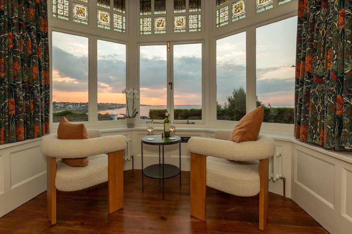 West Bay House| Opposite the beach | Sleeps 18 |