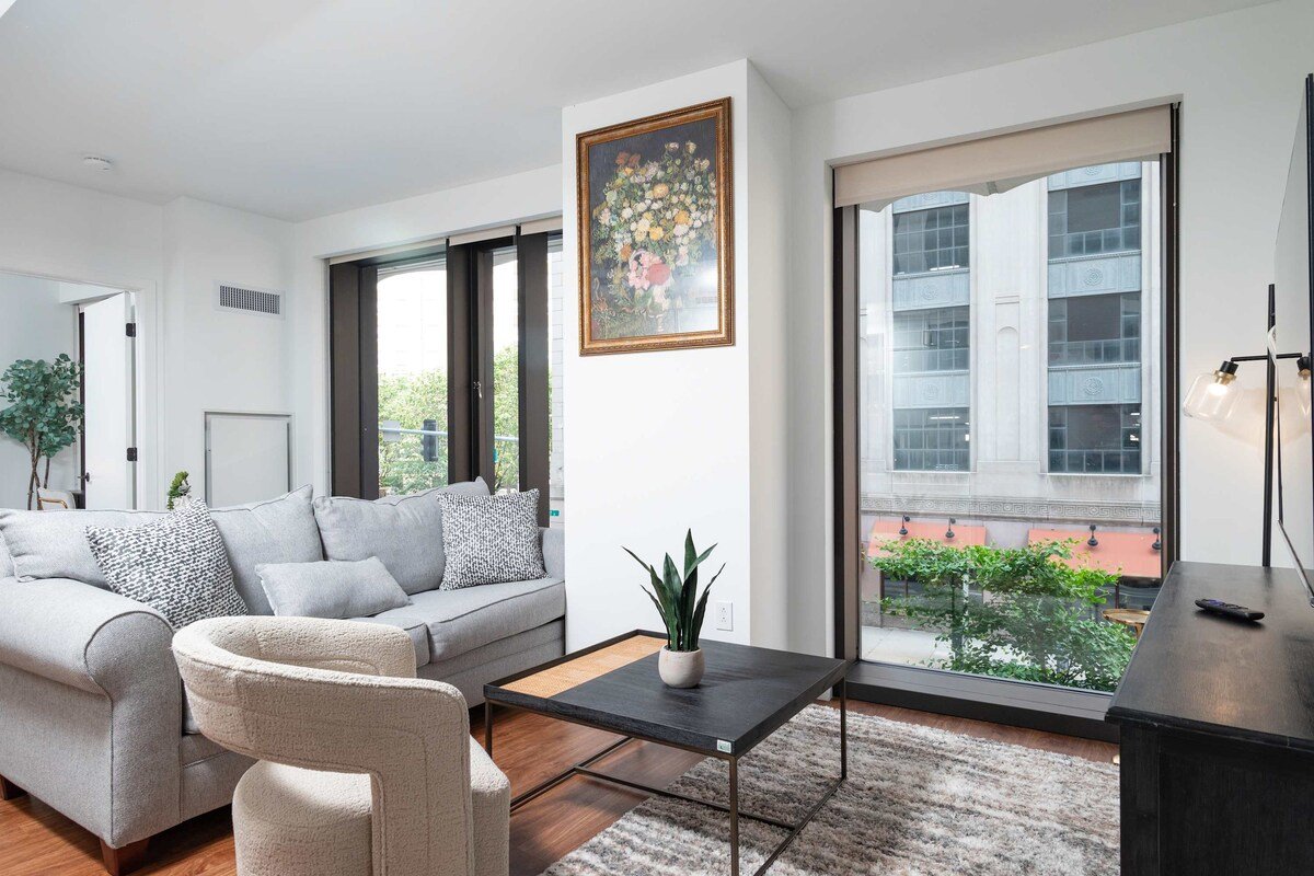 Back-Bay Upscale Central Condo Rooftop & Parking gallery image 3