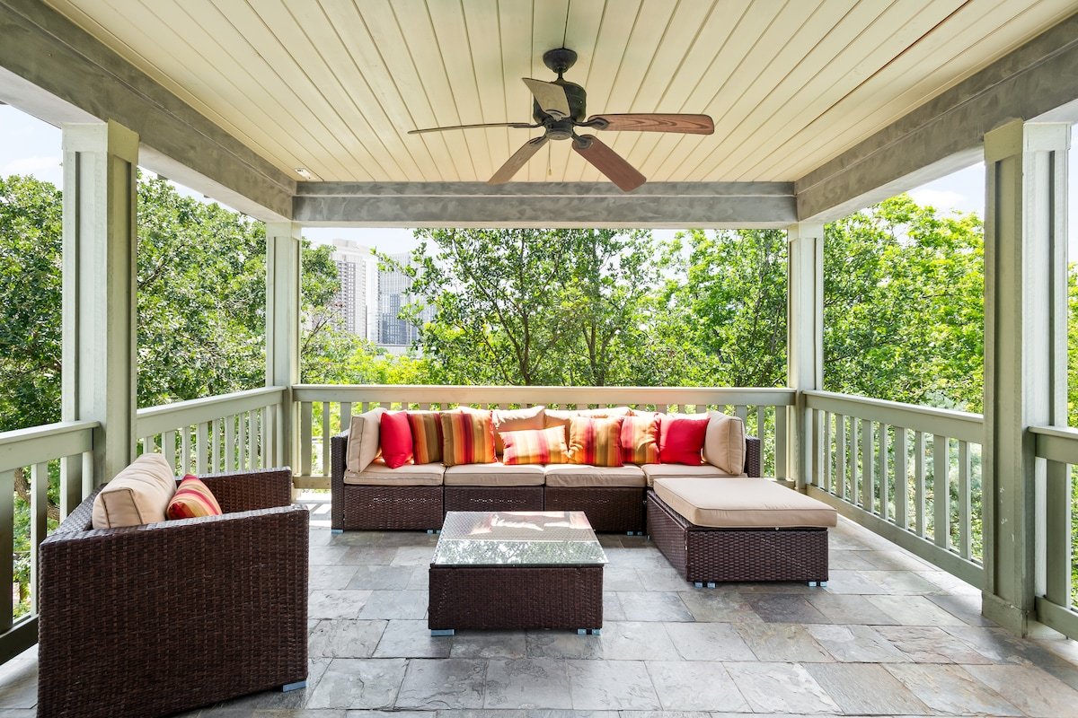 Huge Luxury Downtown Retreat W/ All The Amenities gallery image 4