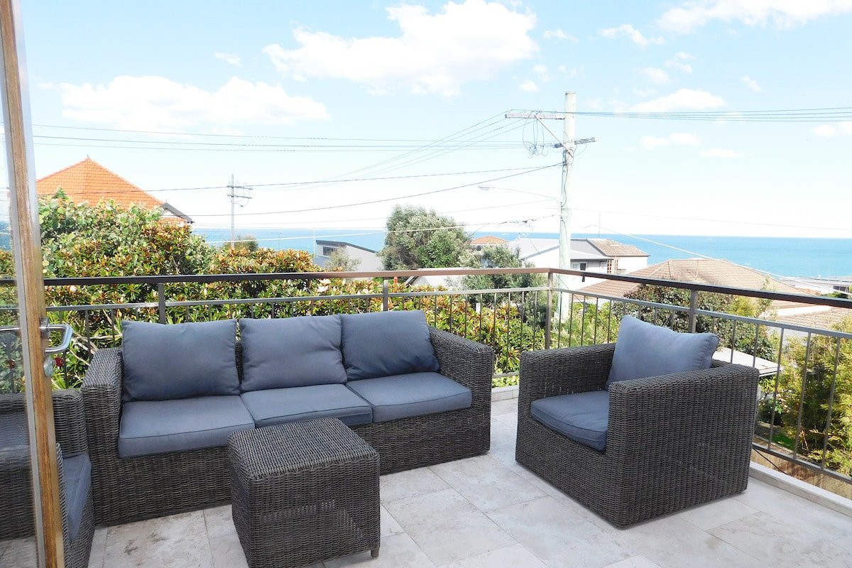 Clovelly Beach House with Pool gallery image 3