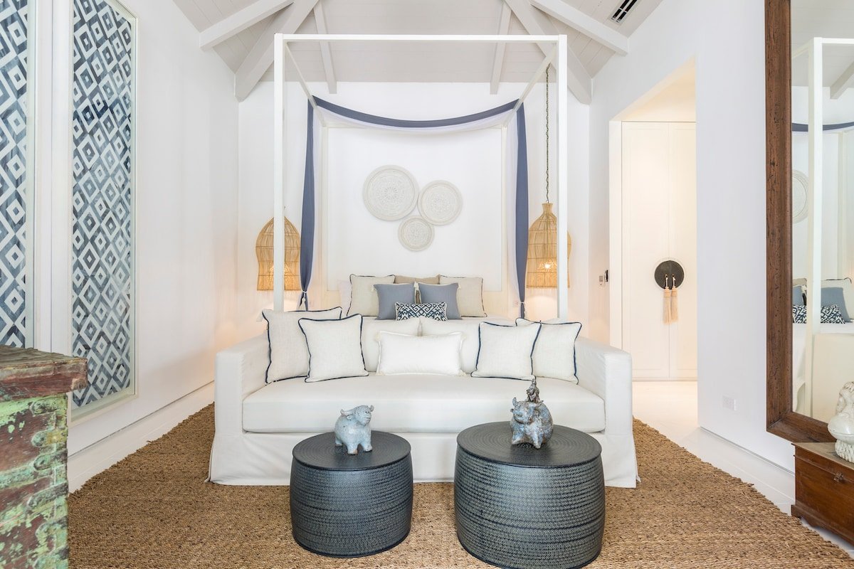 Beachfront, pool, gym, cinema, kids club, chef gallery image 3