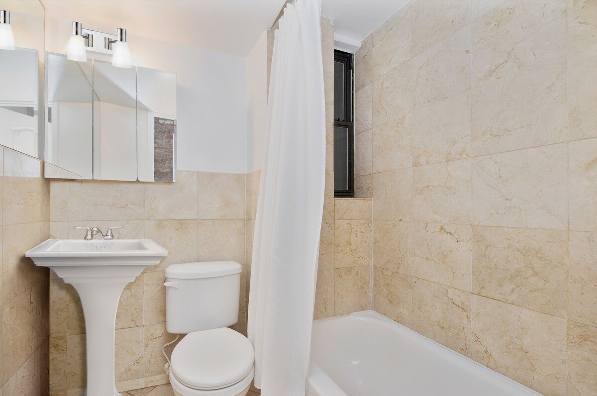 Cozy two bedroom apt close to Soho and NYU. gallery image 5