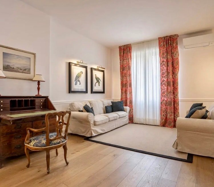 Newly renovated luxury flat in central Florence gallery image 3