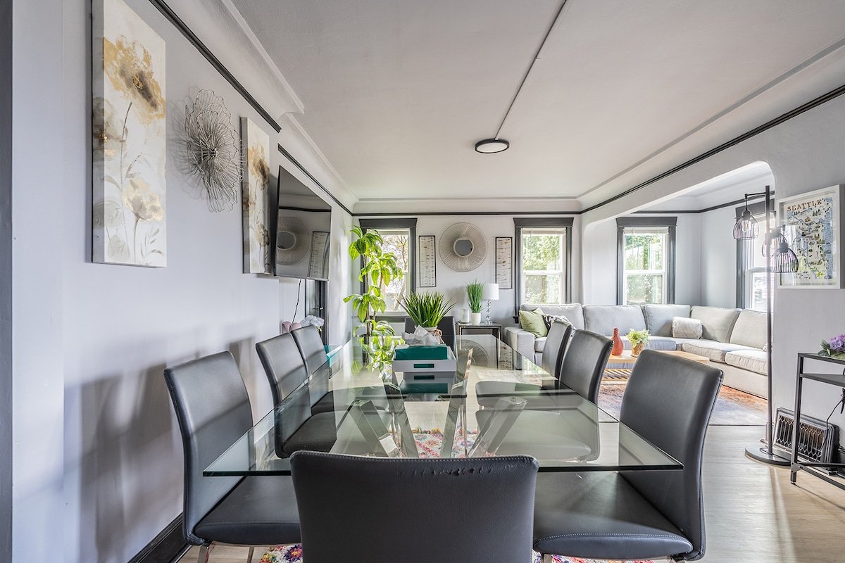 Ballard 9BR | Spacious Group Retreat Near Dining gallery image 3