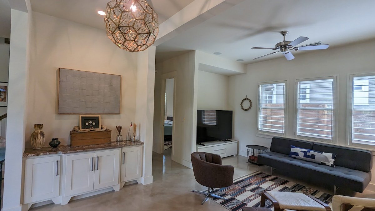 SoCo Stone House gallery image 4