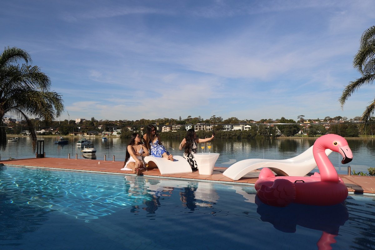 Chiswick Waterfront Retreat gallery image 3