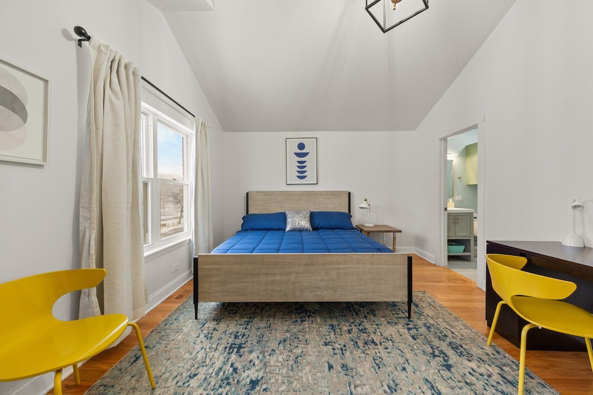 Perfect Location Across from Park & Train Station gallery image 5