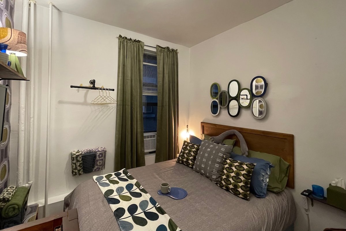 5 bdrm, 2 bath apt on Manhattan’s Upper West Side! gallery image 2