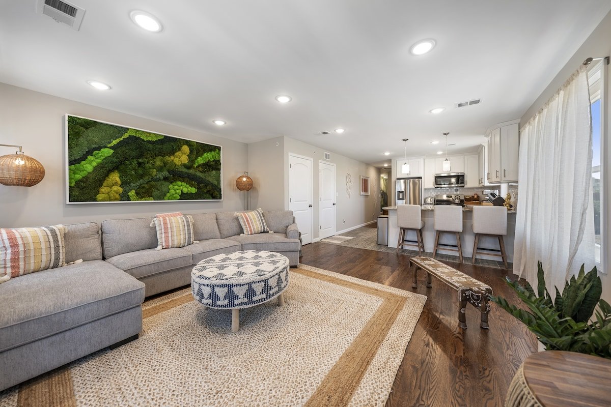 Modern Meets Culture – Top Floor Apartment gallery image 3