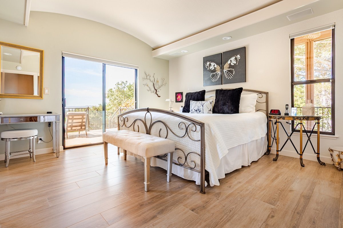 Luxurious Villa near Vineyards, Peaceful + Serene gallery image 3