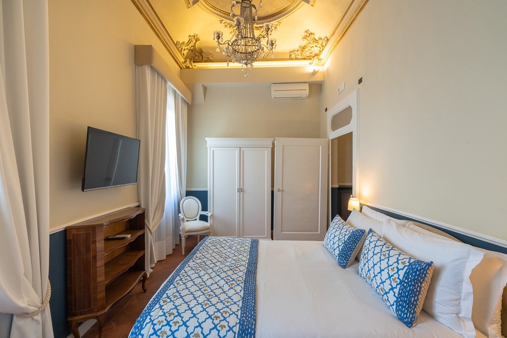 Dimora del Cardinale, Suite room 1 gallery image 3