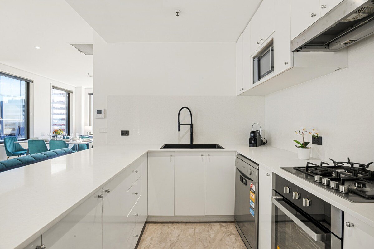 Live Luxe | Elegant 3BR Apt w/Parking & Amenities gallery image 5