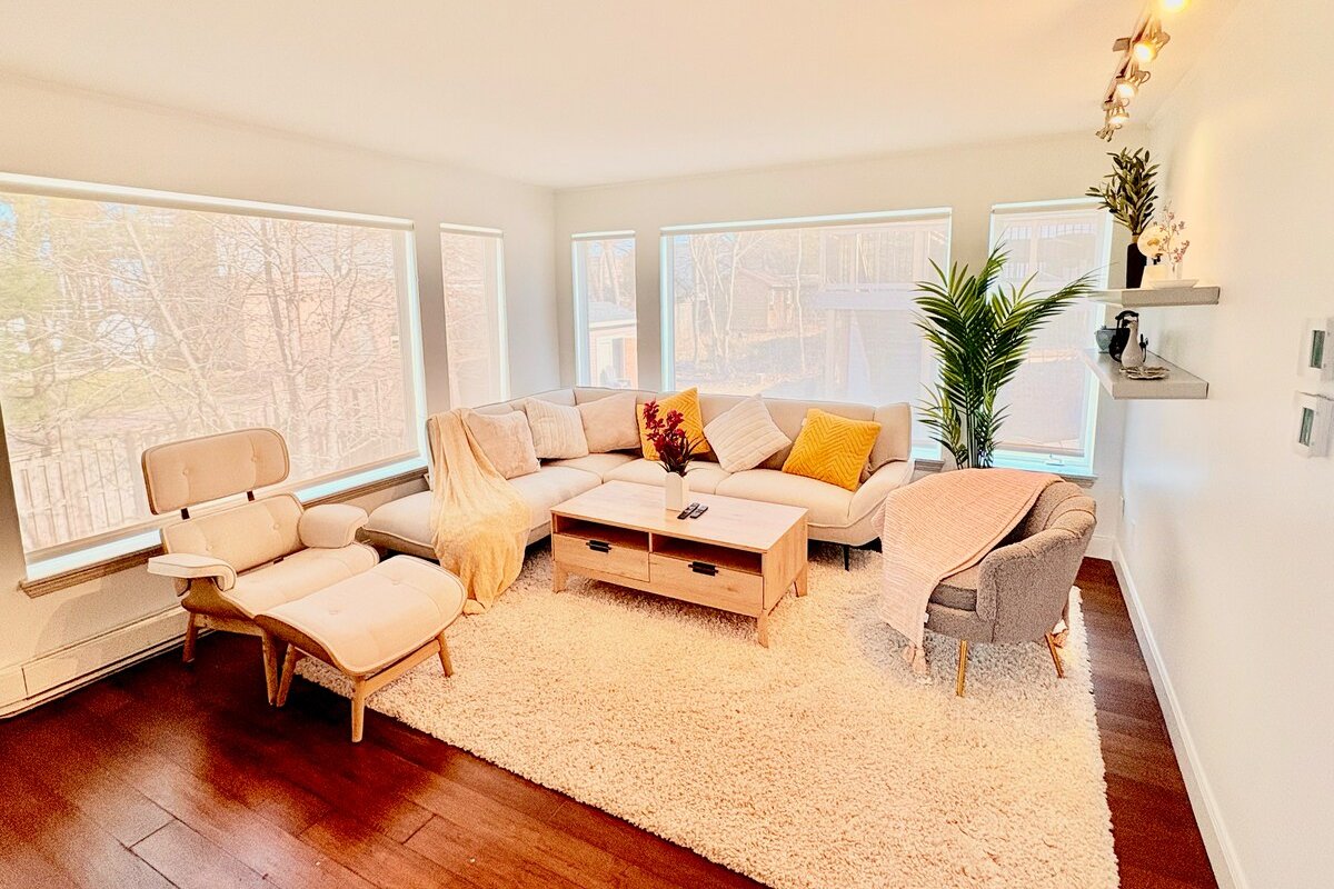 Contemporary 8-BR • Sleeps Large Groups • 10-Cars gallery image 3