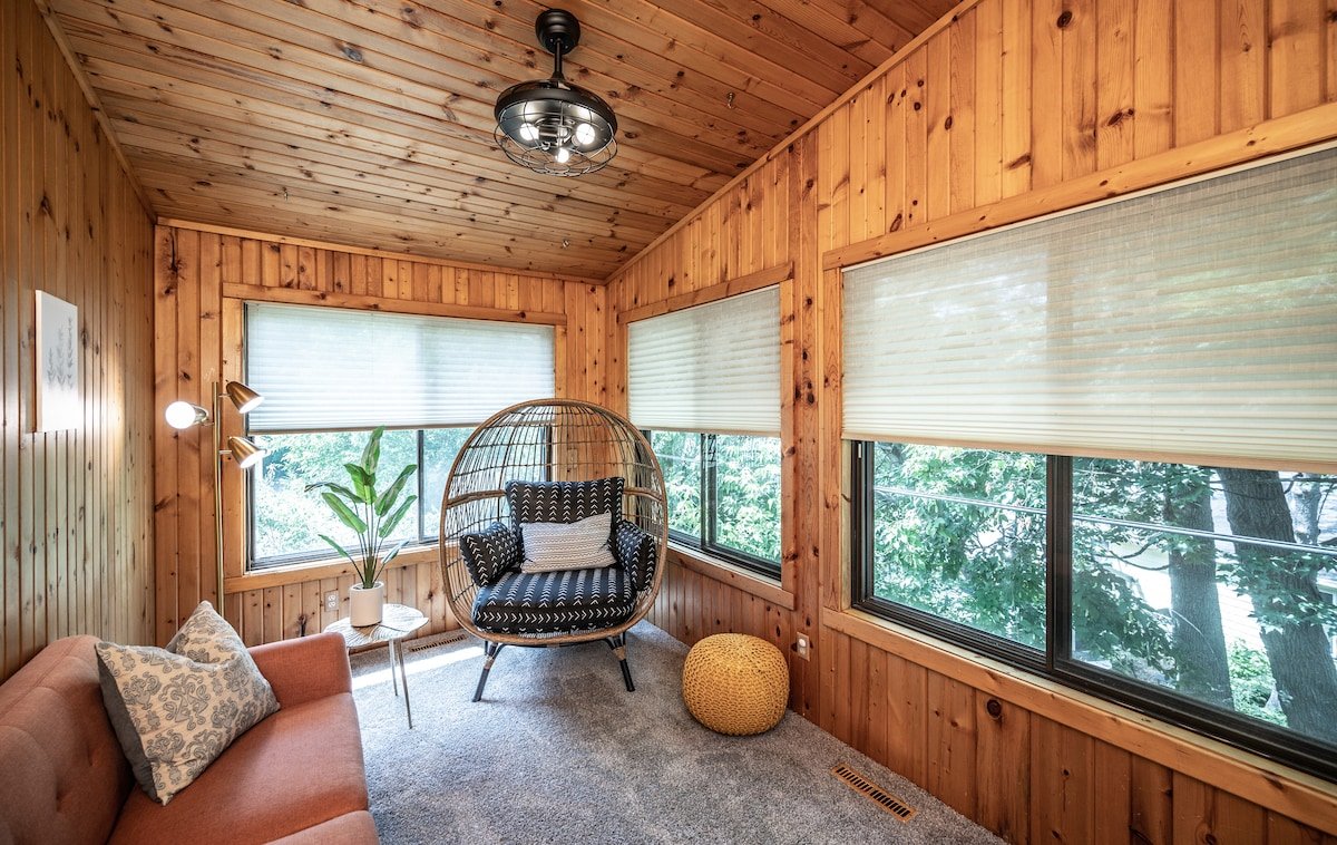 The Spacious Minnetonka 5BR Retreat Cable Lux Life gallery image 4