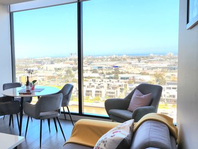 Classic 2 Bedroom – Captivating Views on Collins