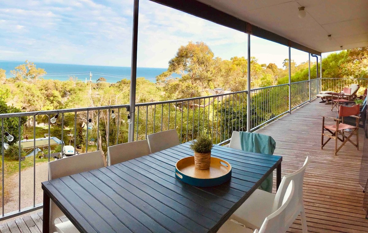 Treehouse Beach Retreat•180° Water Views•Amaz’gLoc gallery image 3