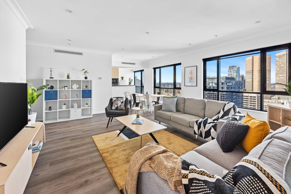 Gorgeous CBD Gem. Amazing View! gallery image 2