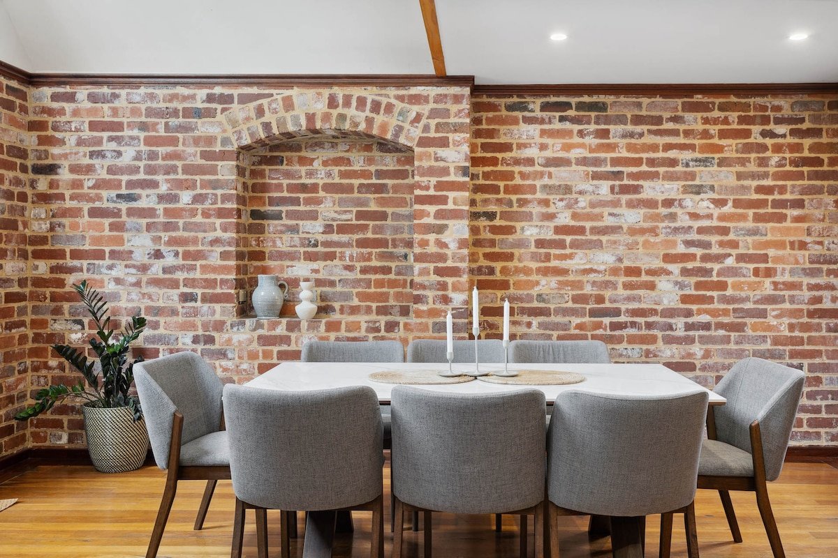 5BR | Walk to Cafés & Hospital | WFH Space gallery image 3