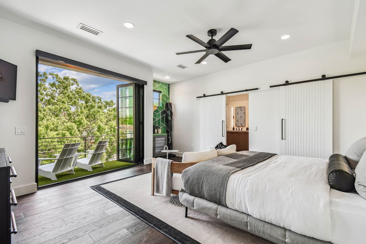 Luxury Hyde Park Artists Home – Close to UT gallery image 5