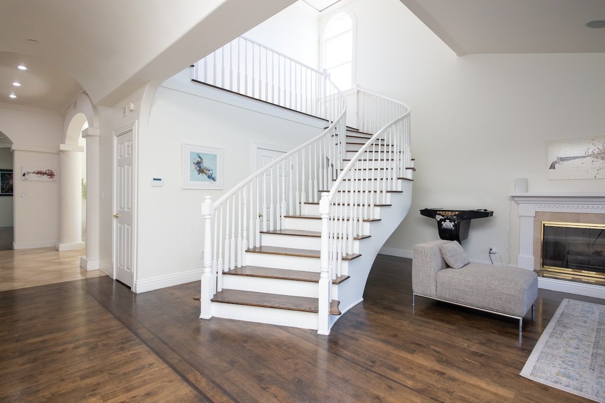 7 bedroom 6 bath 3700 Sq Ft home gallery image 5