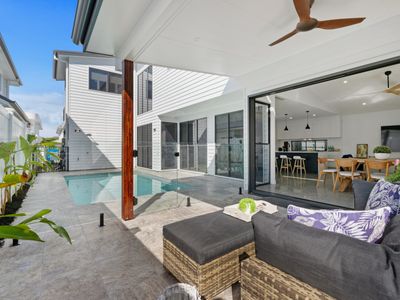 Black Wattle Beach House – just opposite the beach
