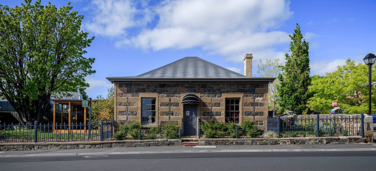 Fusilier Cottage – a luxury boutique accommodation gallery image 3