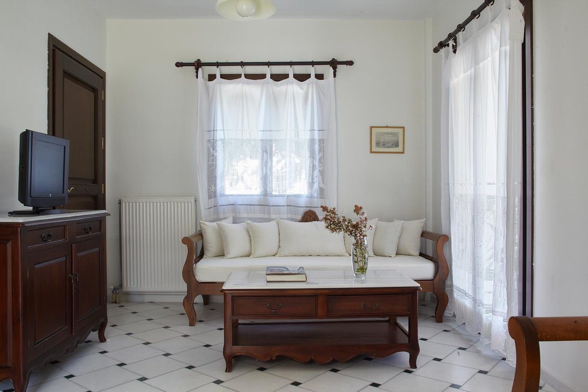 Villa w.breathtaking sea views, hot tub, breakfast