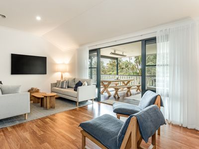 Oceanview Luxury Retreat Amongst the Trees